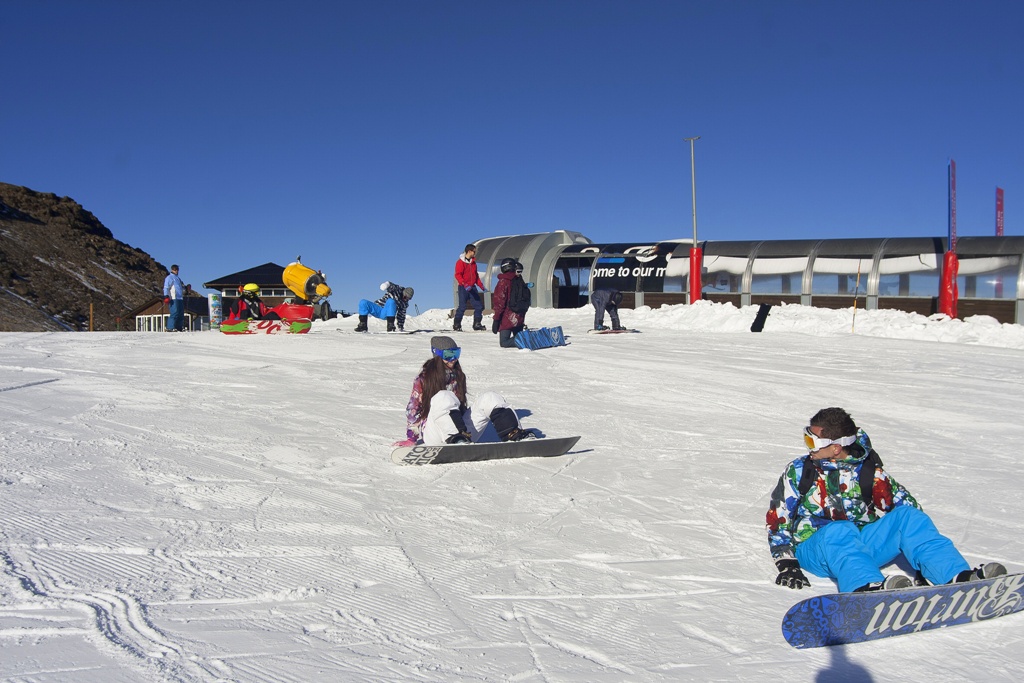 Sierra Nevada ofrecerá 12 horas de esquí contínuo en el Puente