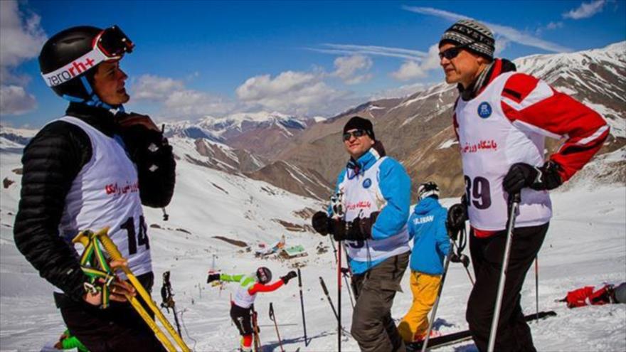 Competición de esquí Diplomático en Dizin, Irán