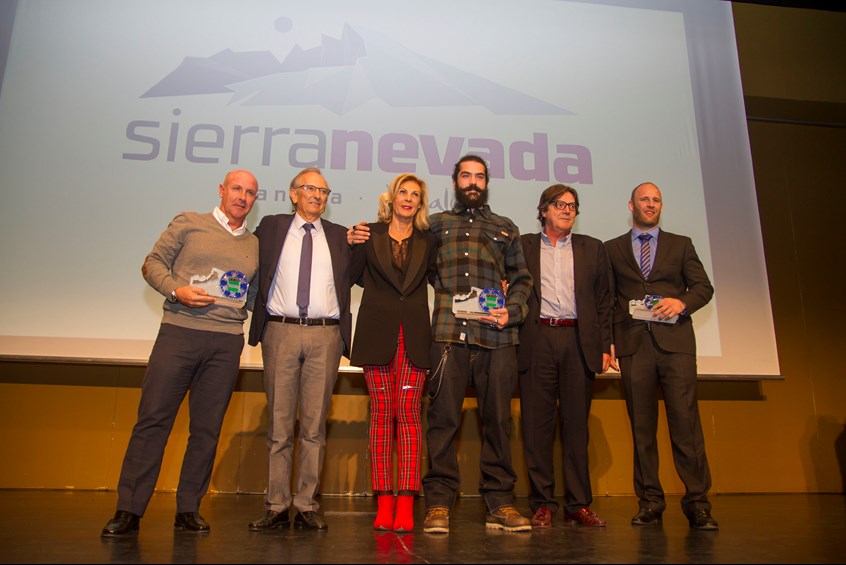 Sierra Nevada premia a Regino Hernández