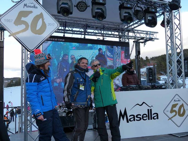 Los esquiadores, protagonistas de la bajada de antorchas de los 50 años de Masella