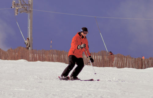 Comprobado: Clavar el bastón esquiando es una tontería