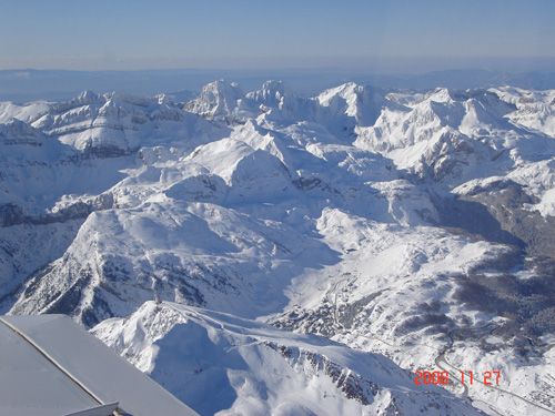 Sobrevolando Candanchú nevado