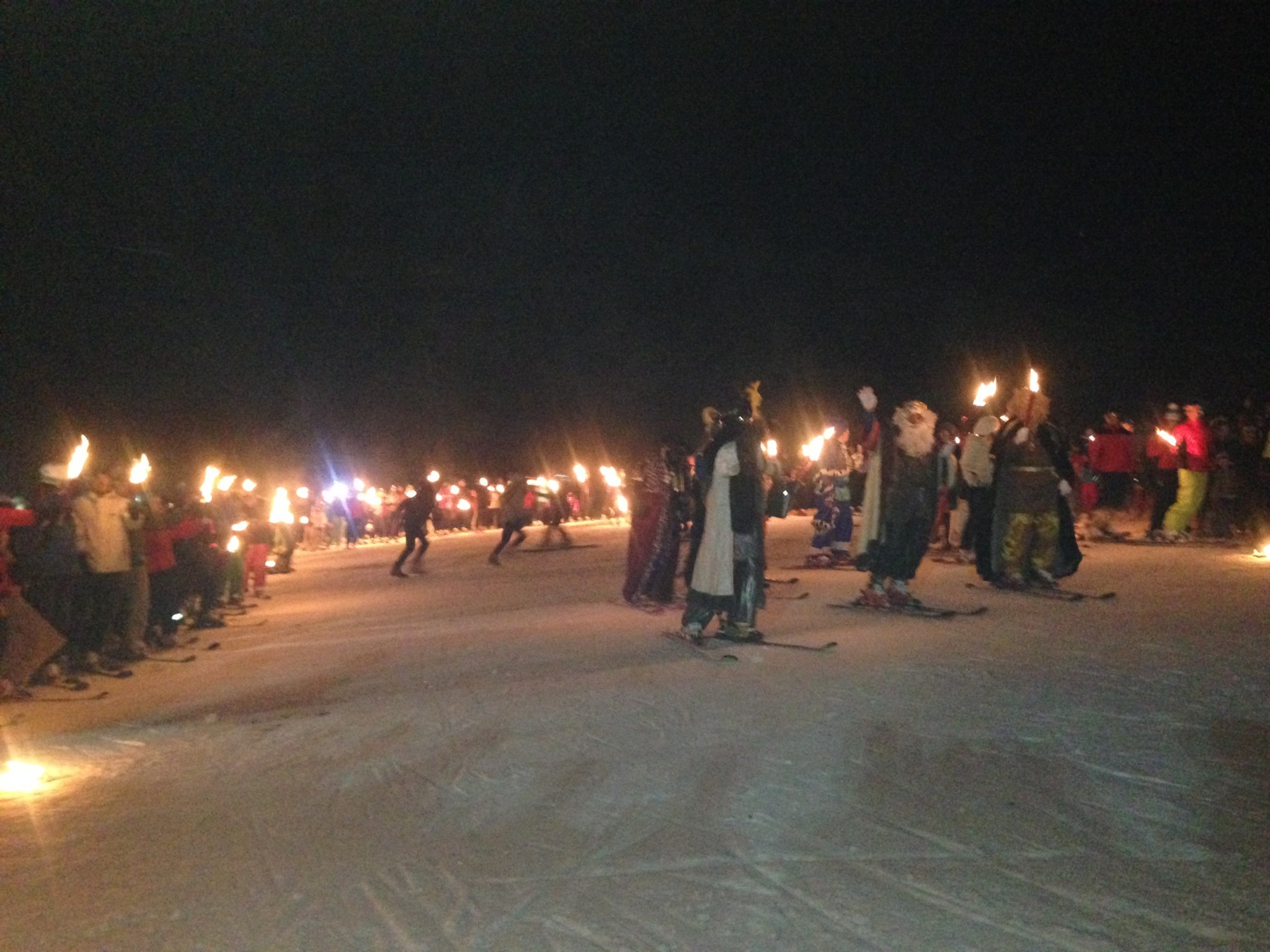 Los Reyes Magos llegan a SnowZone con antorchas