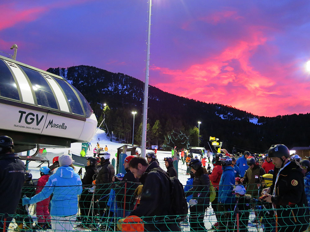 26.100 esquiadores en un día subieron por el TGV de Masella