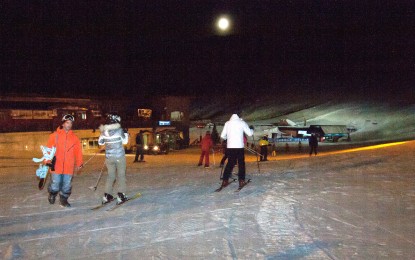 La temporada de esquí nocturno se estrena en Sierra Nevada con 400 esquiadores
