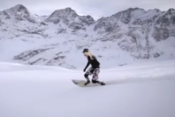 Snowboard con tablas de surf