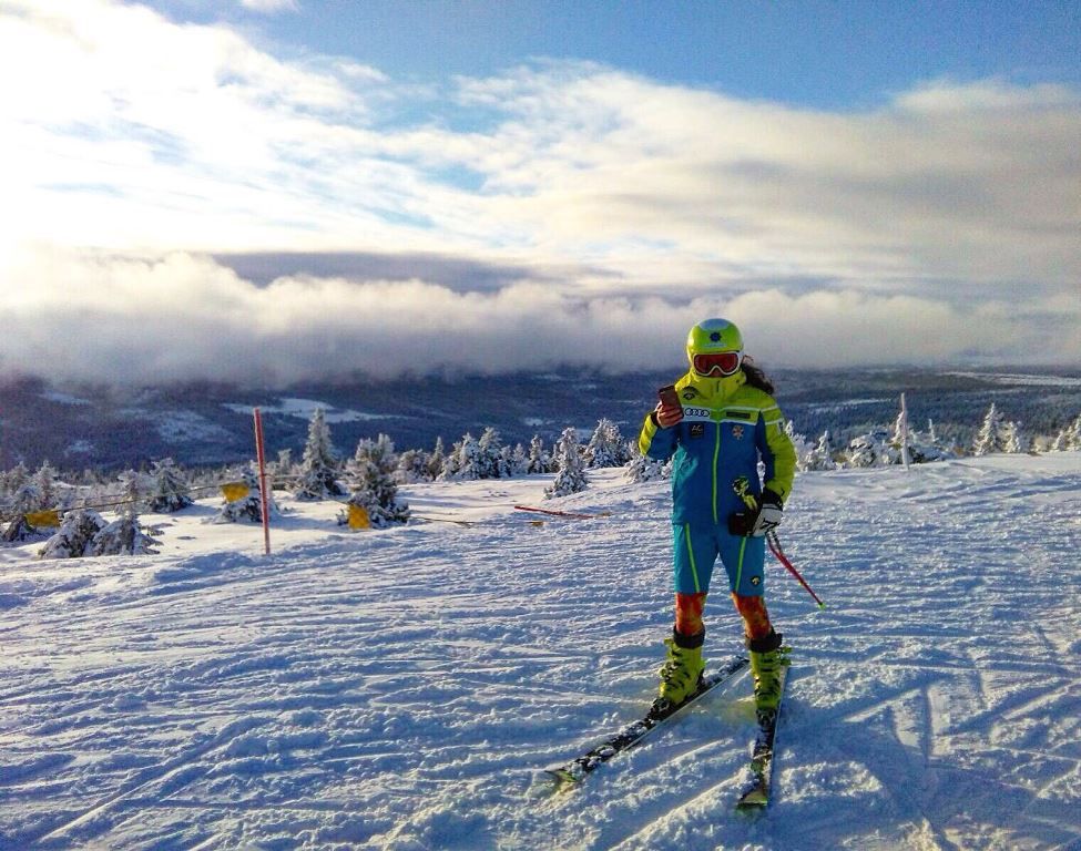 Primera carrera de la temporada en Funäsdalen (Suecia) para las esquiadoras de alpino RFEDI