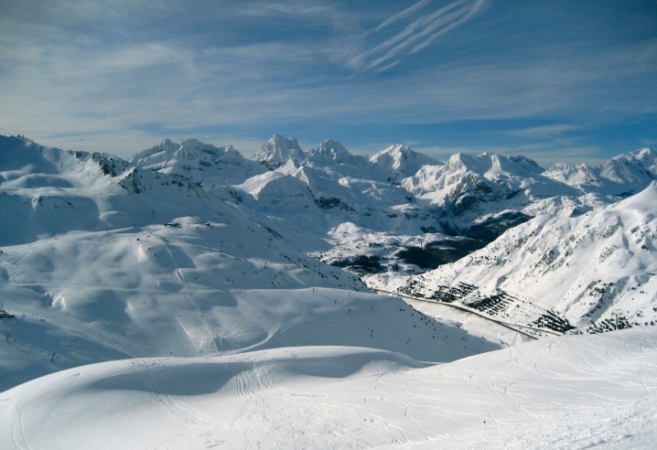 El nuevo dominio esquiable 100k Candanchú – Astún comienzan la temporada