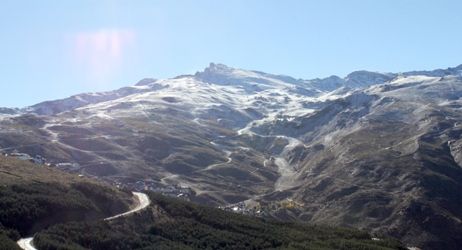 Sierra Nevada arranca el sistema de nieve producida tras recibir otra nevada otoñal