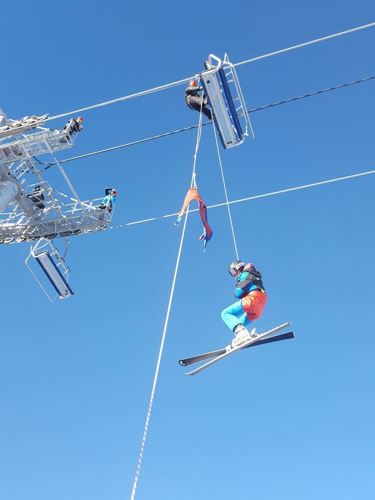 Grandvalira activa un simulacro de evacuación en el nuevo telesilla Planell de la Font del sector Soldeu