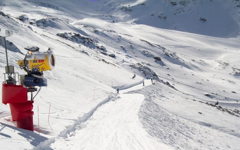 Sierra Nevada prepara 99,5 kilómetros para un fin de semana con esquí nocturno y Primeras Huellas