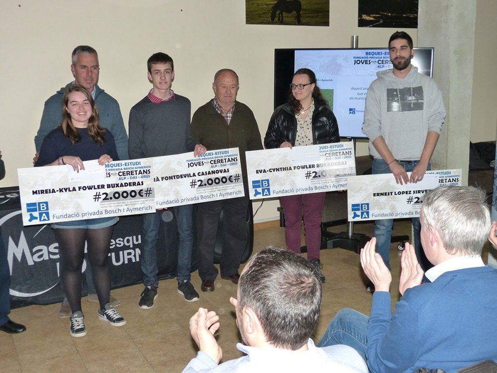 Entrega de las becas de estudio de la fundación privada Bosch Aymerich y Masella