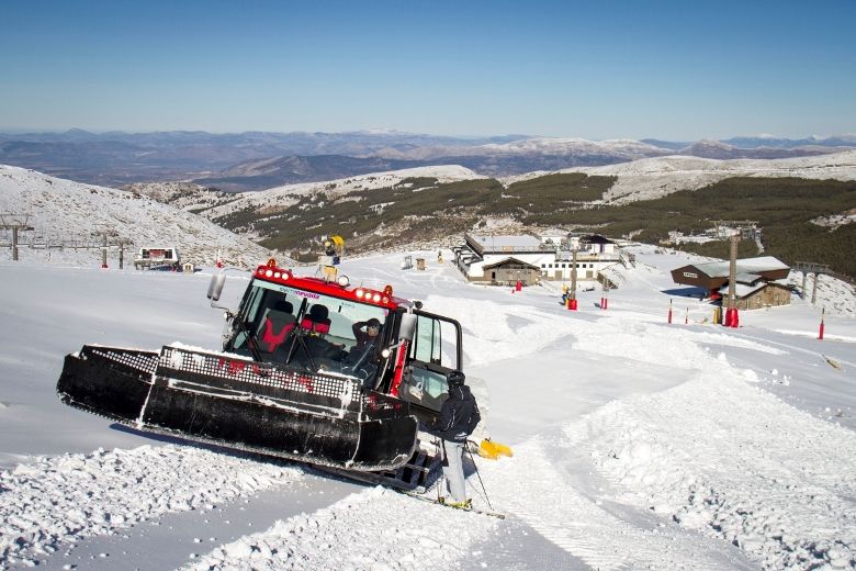 Sierra Nevada abre Loma de Dílar y estrena el esquí nocturno