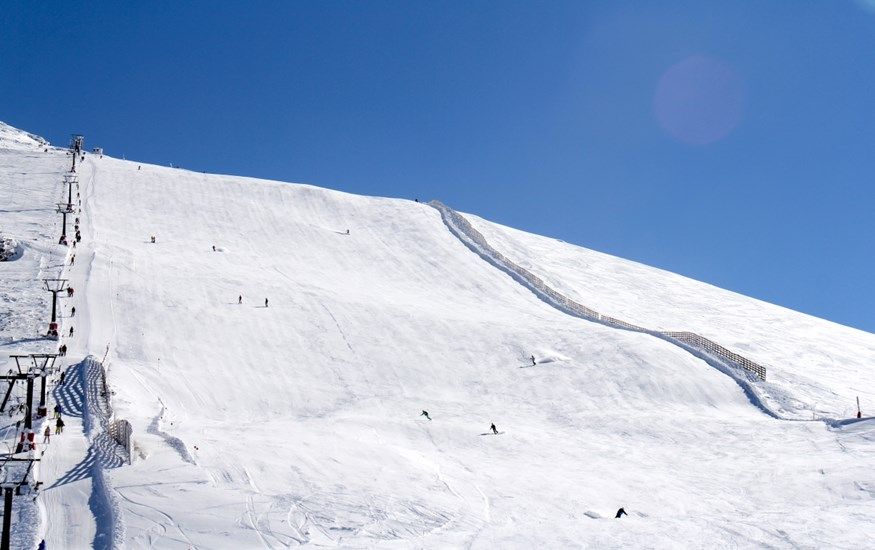 Más de 2.000 personas estrenan el mejor inicio de la historia de Sierra Nevada